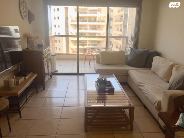 דירה, הפרחים 13, קרית הפרחים - 2005, רעננה