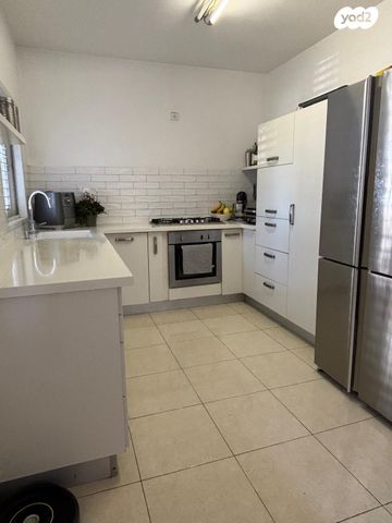 דירה, הכלנית 9, 2004, רעננה