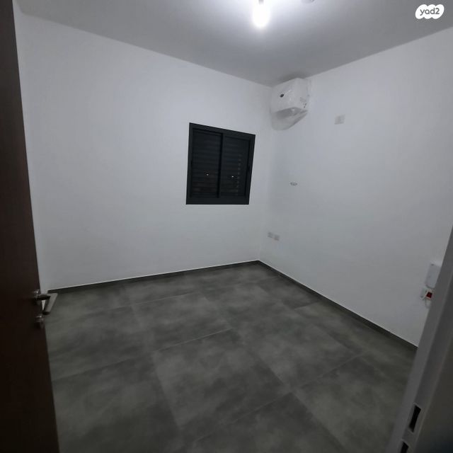 דיור מוגן, שדרות בגין 28, שיכון א, כפר יונה