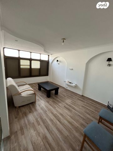 קרן היסוד 12