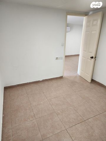 יחידת דיור, ארלוזורוב 25, שעריים, רחובות