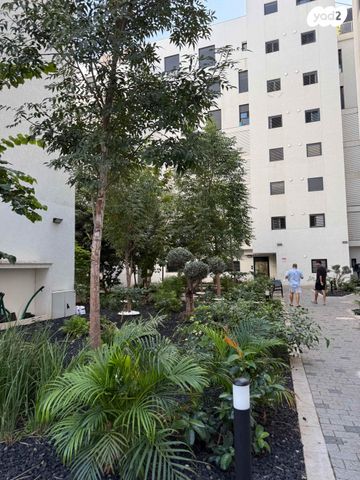 דירה, מעפילי אגוז 25, נווה חן, תל אביב יפו