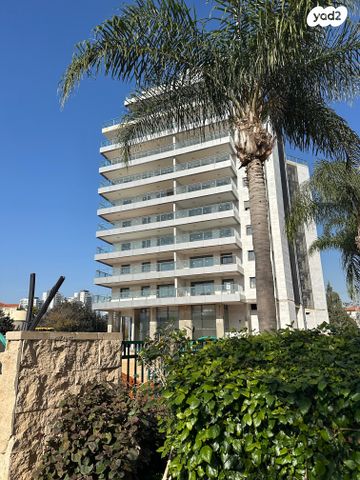 עליזה בגין 1