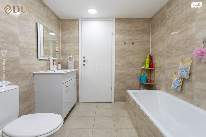 דירה, האנפה 18, החותרים, טירת כרמל