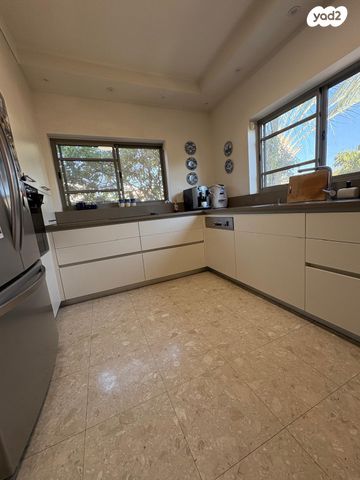 דו משפחתי, מזל טלה, מתחם 11, הוד השרון