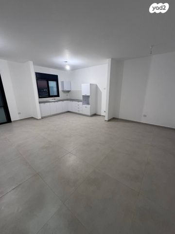 דירה, הרב אבא אבוחצירה, שדרות בפארק, שדרות