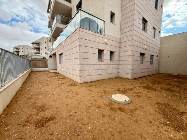 דירת גן, אירוסים, מבוא שקד, ערד