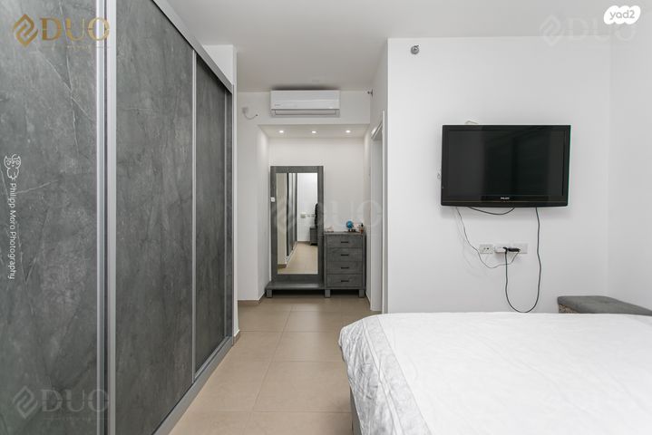 דירה, האנפה 18, החותרים, טירת כרמל