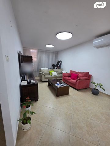 דירה, האמהות 4, ד' / מערב מרכז העיר, רחובות