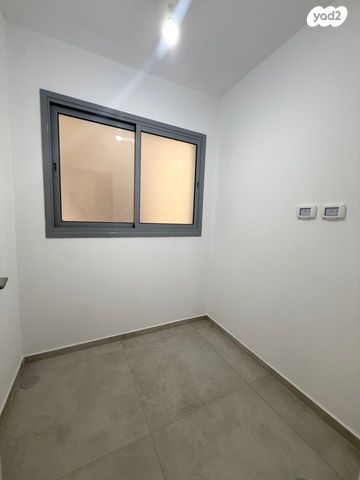 דירת גן, אירוסים, מבוא שקד, ערד