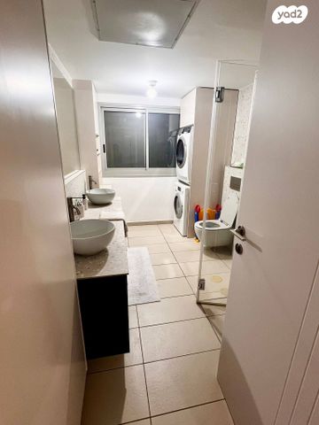 דירת גן, הסייפן, החותרים, טירת כרמל