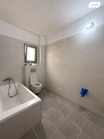 דירת גן, אירוסים, מבוא שקד, ערד