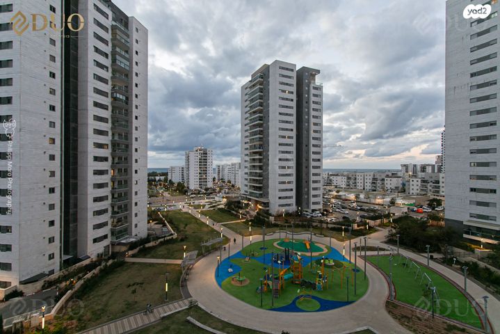 דירה, האנפה 18, החותרים, טירת כרמל