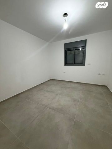 דירת גן, אירוסים, מבוא שקד, ערד