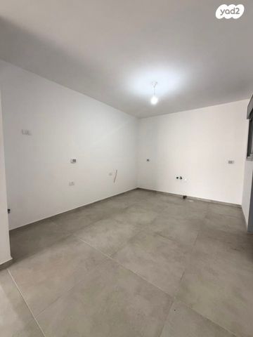 דירת גן, אירוסים, מבוא שקד, ערד