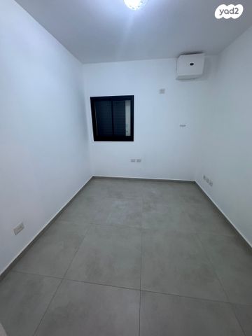 דירה, הרב אבא אבוחצירה, שדרות בפארק, שדרות