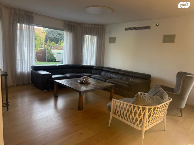 בית פרטי/ קוטג', הנשיא יצחק בן צבי, הרצליה פיתוח, הרצליה