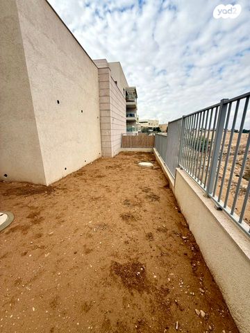 דירת גן, אירוסים, מבוא שקד, ערד