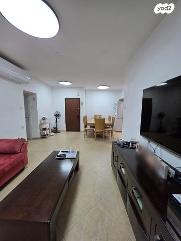 דירה, האמהות 4, ד' / מערב מרכז העיר, רחובות