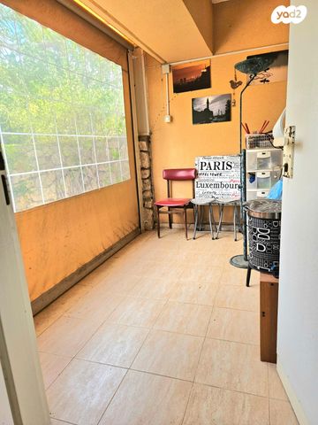 דו משפחתי, כפר ורדים