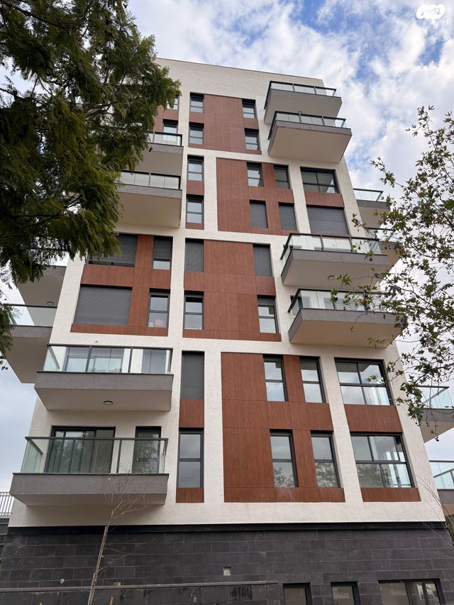 דירה, שדרות בגין, שיכון א, כפר יונה