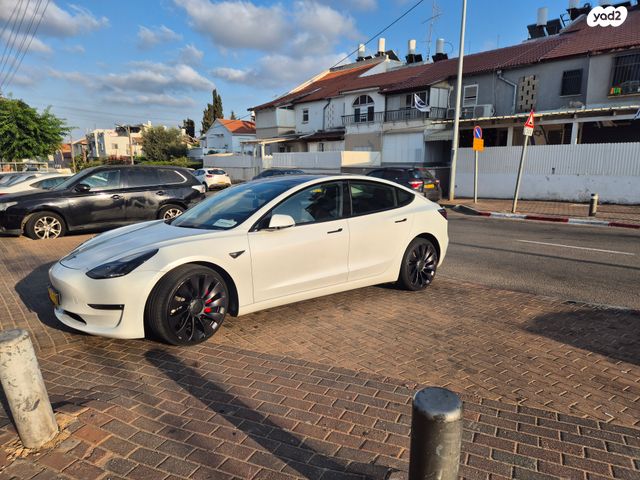 מודעת רכב טסלה מודל 3