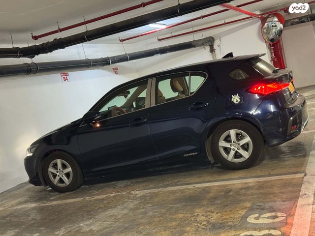 מודעת רכב לקסוס CT