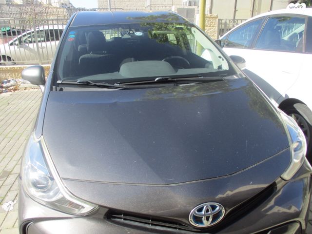 טויוטה פריוס פלוס