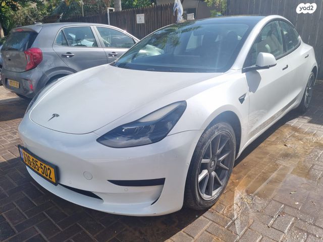 מודעת רכב טסלה מודל 3
