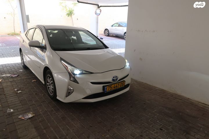 טויוטה פריוס