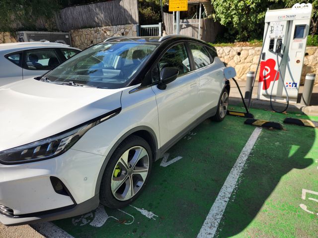 מודעת רכב ג׳ילי Geometry C