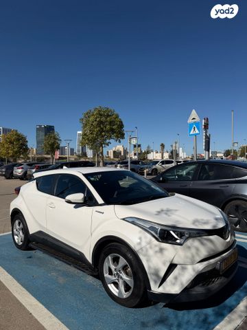 מודעת רכב טויוטה C-HR