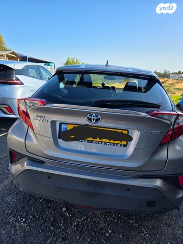 מודעת רכב טויוטה C-HR