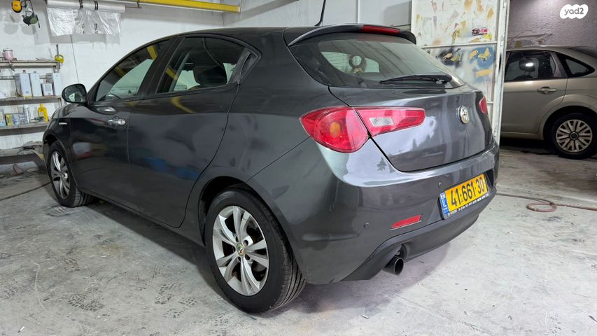 אלפא רומיאו ג'ולייטה