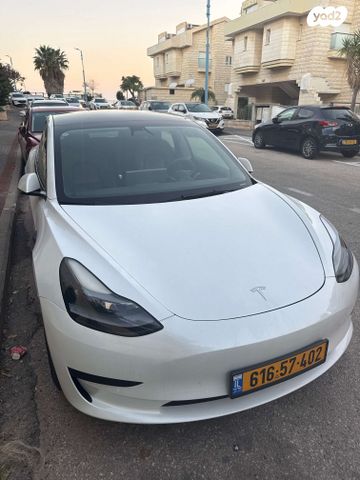 מודעת רכב טסלה מודל 3