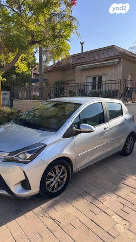 טויוטה יאריס