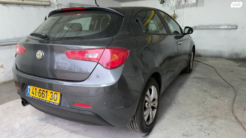 אלפא רומיאו ג'ולייטה