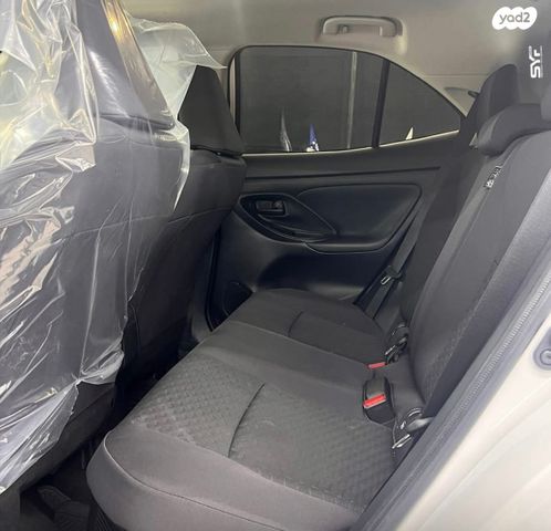 מודעת רכב טויוטה יאריס קרוס