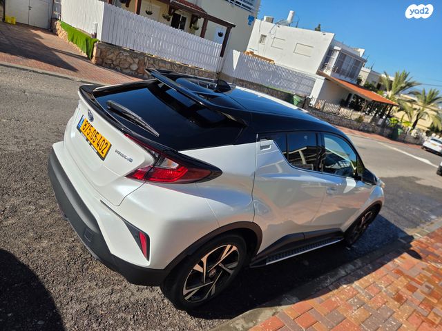 מודעת רכב טויוטה C-HR