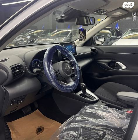 טויוטה יאריס קרוס