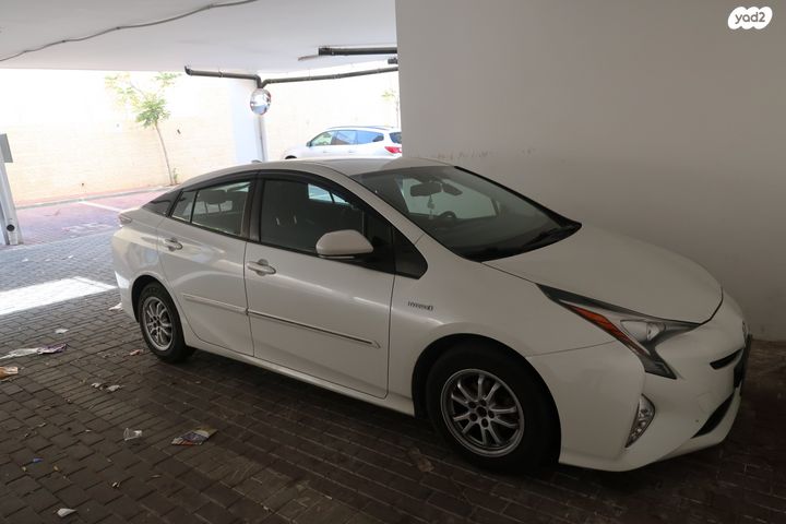 טויוטה פריוס