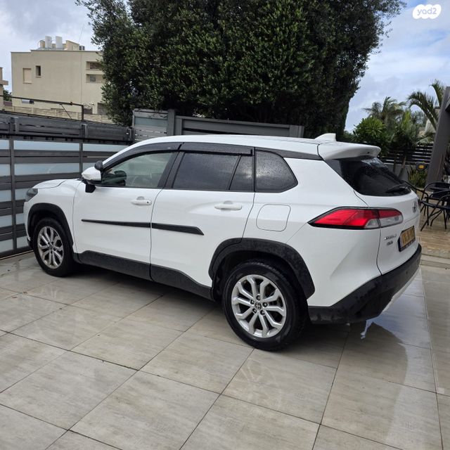 מודעת רכב טויוטה קורולה קרוס