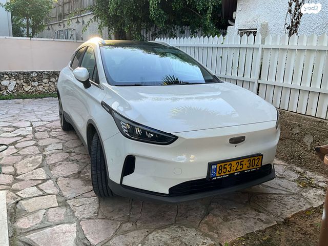 מודעת רכב ג׳ילי Geometry C