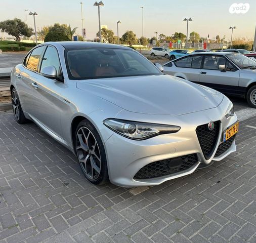 מודעת רכב אלפא רומיאו ג'וליה