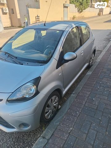 מודעת רכב טויוטה אייגו