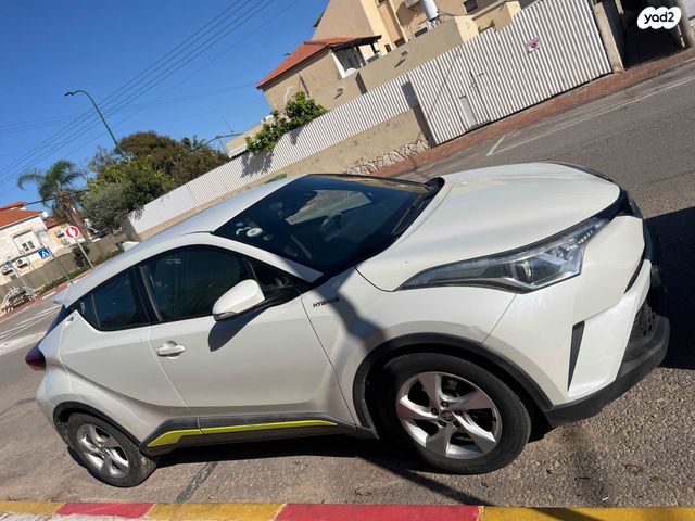 מודעת רכב טויוטה C-HR