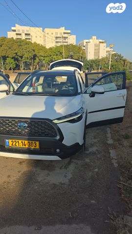 מודעת רכב טויוטה קורולה קרוס
