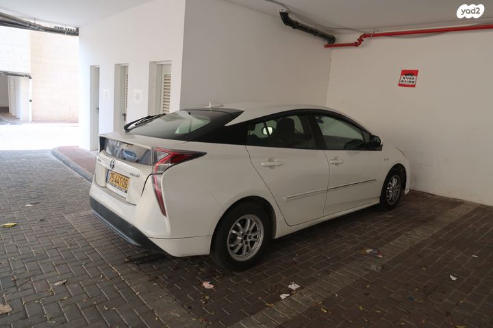 טויוטה פריוס