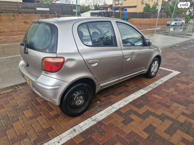 טויוטה יאריס