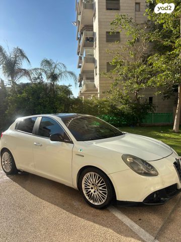 מודעת רכב אלפא רומיאו ג'ולייטה